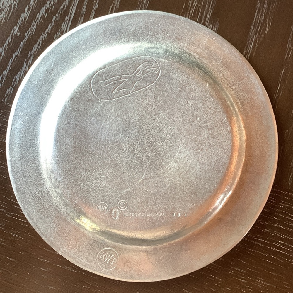 Vintage Wilton 1979 Love is the Beauty of Christmas pewter plate 7.75” diameter - Picture 4 of 8